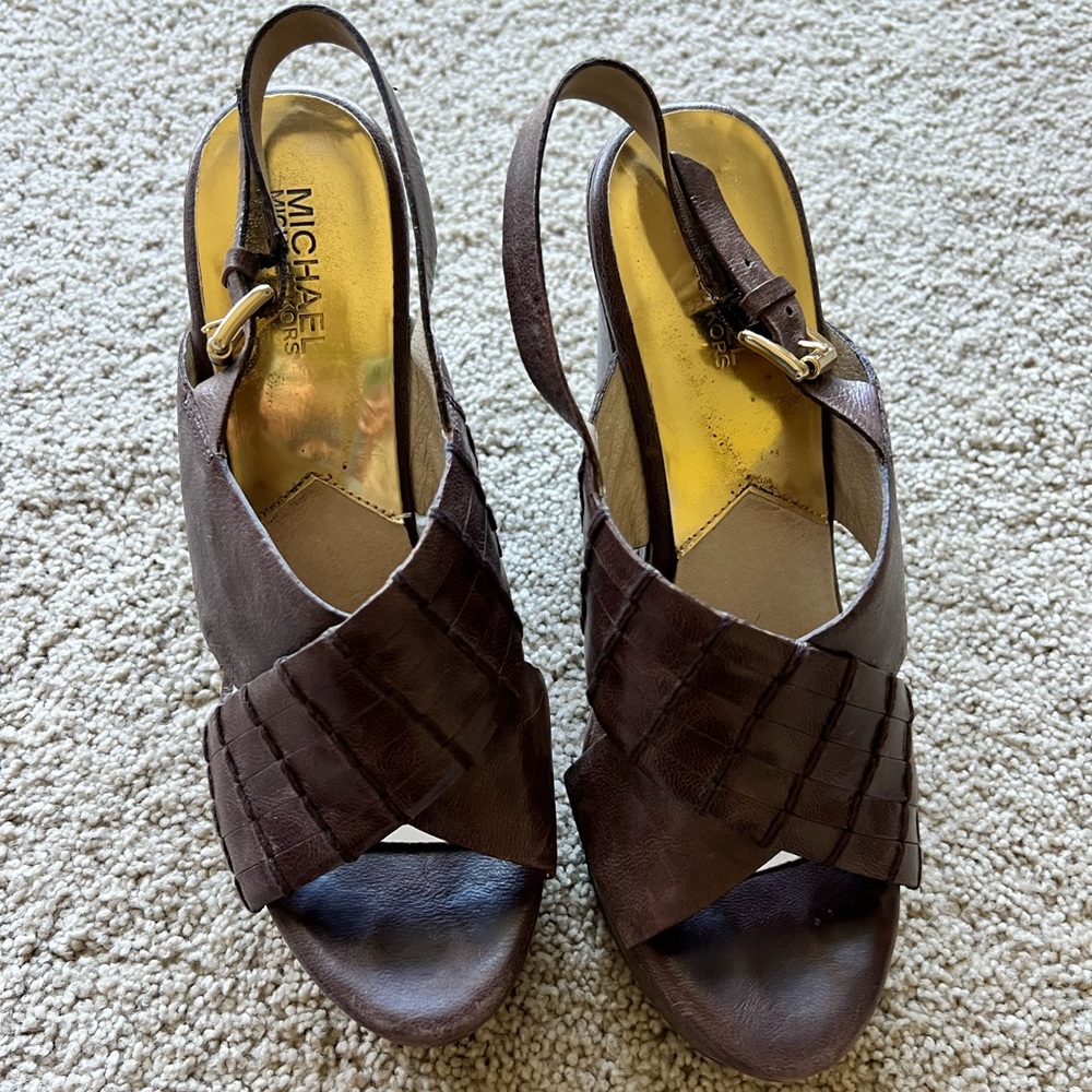 Brown leather Michael Michael Kors platforms sandals distressed 9.5